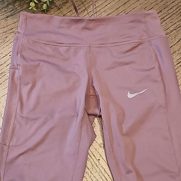 Nike mauve dri fit capri leggings size S - Picture 3 of 12